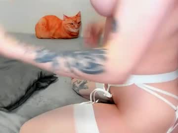 raveneusbiter live cam